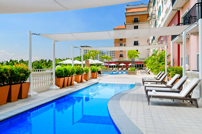 메리어트 호텔 마닐라 야외 수영장 / 사진=메리어트 호텔 마닐라