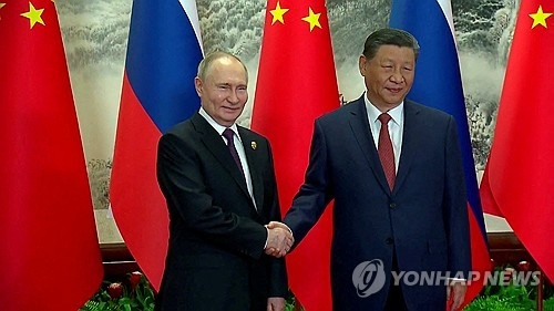 지난 16일 베이징에서 만난 시진핑 중국 국가주석과 블라디미르 푸틴 러시아 대통령. [로이터·연합뉴스]