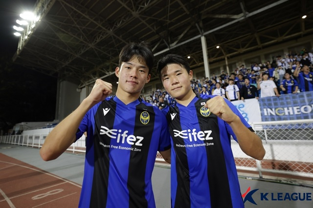 박승호(왼쪽)와 최우진. /사진=한국프로축구연맹 제공