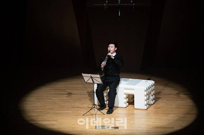 지난 4월 18일 서울 서대문구 금호아트홀 연세에서 열린 ‘NET; WORK’ 클라리네티스트 김한의 공연. (사진=금호문화재단)