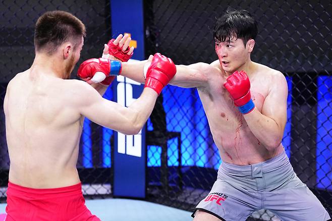 김한슬 vs 바하터보러 바터보라티. 사진 | UFC