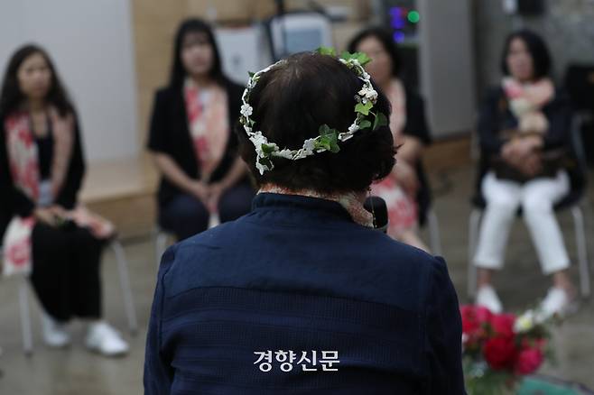5·18 성폭력 피해자 간담회가 열린 지난달 28일 전남대학교 김남주홀에서 피해자들이 자신의 경험을 공유하고 있다. 정효진 기자