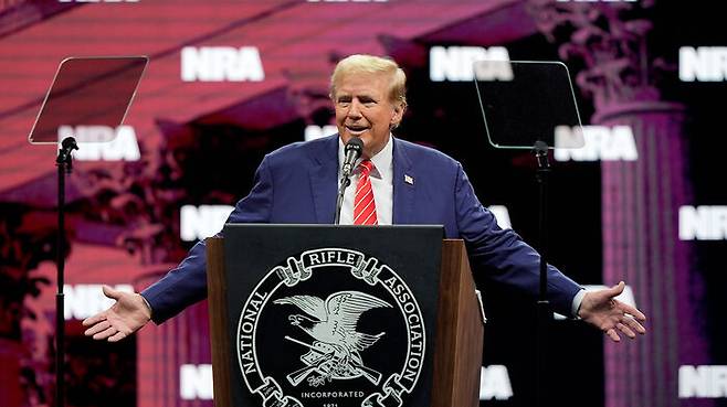 18일(현지시간) 댈러스에서 열린 전미총기협회 행사 참석한 트럼프