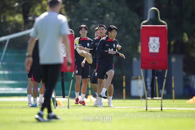 축구대표팀에서 함께 훈련하는 손흥민, 김민재, 김영권. 대한축구협회 제공