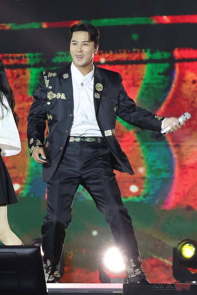 '코리아 온 스테이지' 무대에 오른 가수 장민호. ⓒ이혜영 기자 lhy@hankooki.com