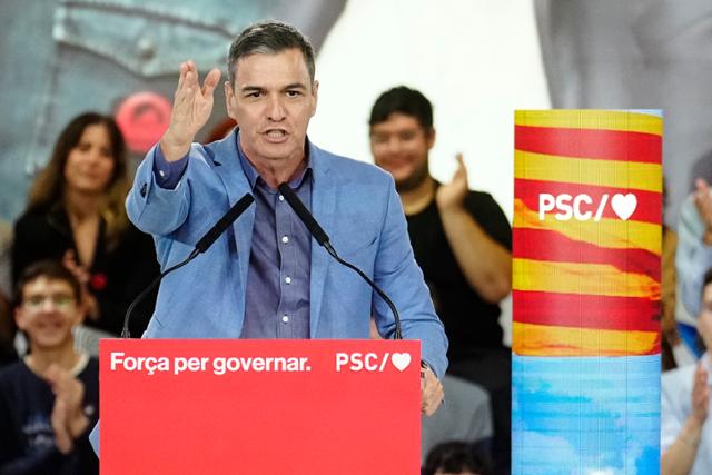 페드로 산체스 스페인 총리가 18일 바르셀로나에서 다음 달 실시되는 유럽의회 선거 유세를 하고 있다. 바르셀로나=EPA 연합뉴스