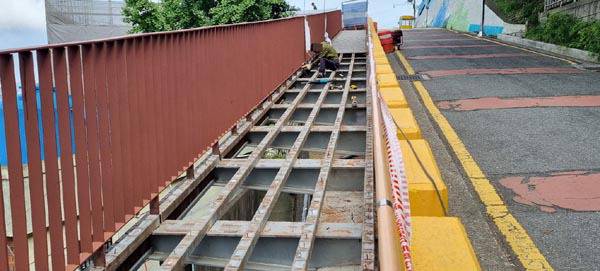 천마산로 보행 덱 해체 현장.  독자 제공