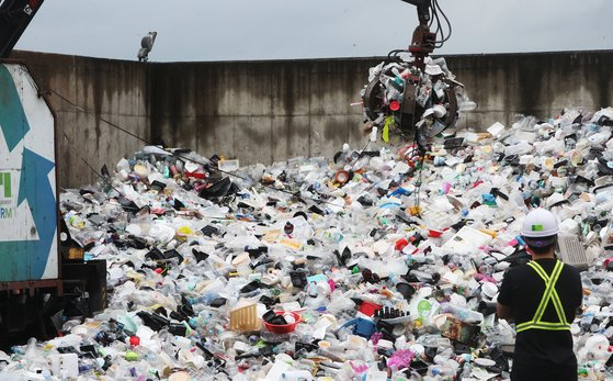 A worker manages plastic waste at the Suwon Urban Development Corporation in Suwon, Gyeonggi, on April 24. [YONHAP]