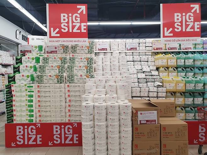 베트남 롯데마트 인기 상품인&nbsp;L초이스 공산품. 우수한 품질을 유지하면서 현지 생산으로 가격을 낮췄다.