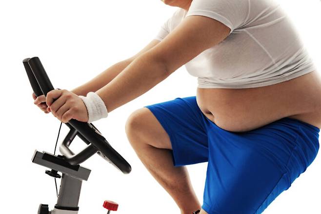 관절 손상은 노화 외에도 자신도 모르게 관절을 망치는 잘못된 운동습관이 원인일 수 있다. [사진=클립아트코리아]