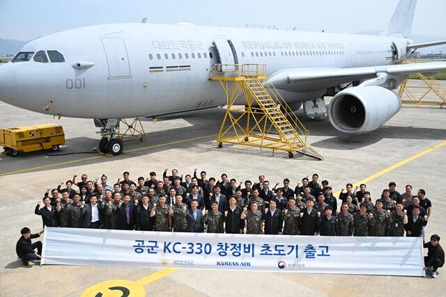 22일 부산 강서구 대한항공 테크센터에서 KC-330 창정비 초도기 출고식이 열렸다. /대한항공