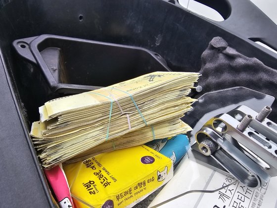 5만원권을 위조해 유통·판매한 일당이 경찰에 적발됐다. 이들이 위조한 5만원권 지폐 뭉치. 사진 구미경찰서
