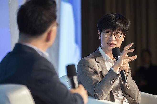 이해진 네이버 창업자 겸 글로벌투자책임자(GIO)가 2019년 6월18일 서울 종로구 포시즌스호텔에서 열린 심포지엄에서 발언을 하고 있다. 스타트업얼라이언스 제공