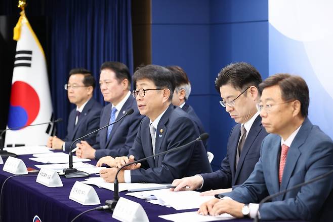 국토교통부는 22일 서울정부청사에서 '1기 선도시 선도지구 선정계획 발표' 브리핑을 열었다.
