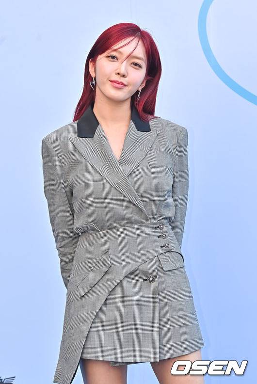 [OSEN=박준형 기자] 8일 서울 동대문 디자인플라자(DDP)에서 ‘2024 S/S 서울패션위크’ 곽현주 컬렉션 포토월 행사가 열렸다.가수 임도화가 포즈를 취하고 있다. 2023.09.08 / soul1014@osen.co.kr