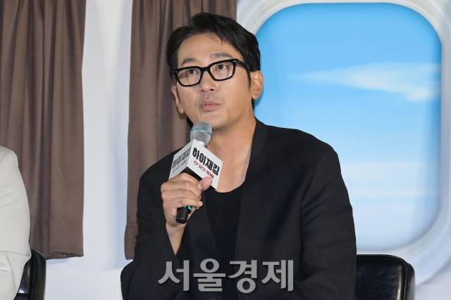 배우 하정우가 22일 오전 서울 용산구 CGV 용산아이파크몰에서 진행된 영화 ‘하이재킹’(감독 김성한) 제작보고회에서 소감을 말하고 있다. 김규빈 기자 2024.05.22