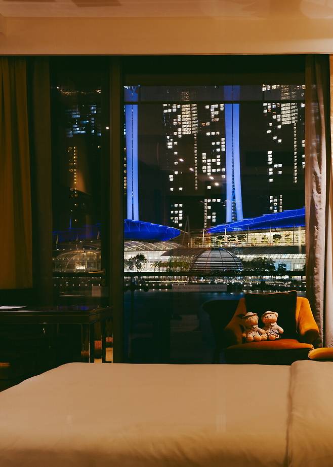 객실에서 보는 마리나 베이 야경