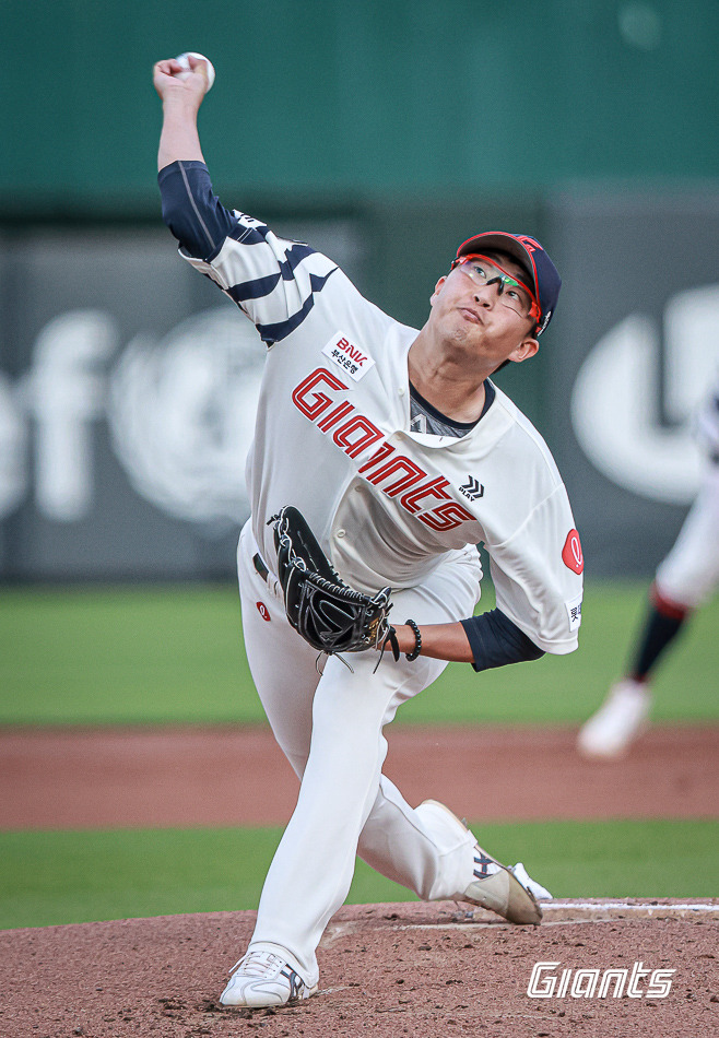 롯데 자이언츠 토종 에이스 박세웅. 22일 부산 사직야구장에서 열린 2024 신한 SOL Bank KBO리그 KIA와의 팀 간 4차전에 선발등판, 8이닝 4피안타 1볼넷 2탈삼진 1실점을 기록하며 팀 승리를 이끌었다. 사진 롯데 자이언츠