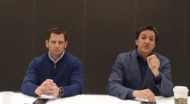 IBM 다리오 길 수석부회장(오른쪽)과 롭 토머스 수석부회장 [화상간담회 화면 캡처. 재판매 및 DB 금지] photo@yna.co.kr