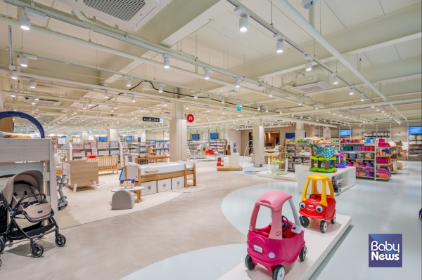 링크맘 쇼핑몰 용인점은 3000평 부지에 4개층 건물로 들어서며 약 230개의 육아용품 브랜드가 입점한다.  ⓒ(주)일상의감동