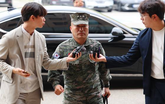 김계환 해병대사령관이 지난 21일 채 상병 순직 사건 수사 외압 의혹 관련 조사를 받기 위해 고위공직자범죄수사처(공수처)로 출석하고 있다. 〈출처=연합뉴스〉