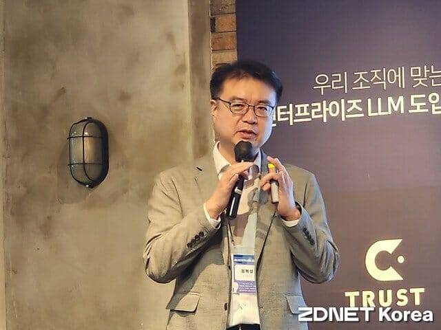 권혁성 포티투마루 이사가 발표를 하고 있다.