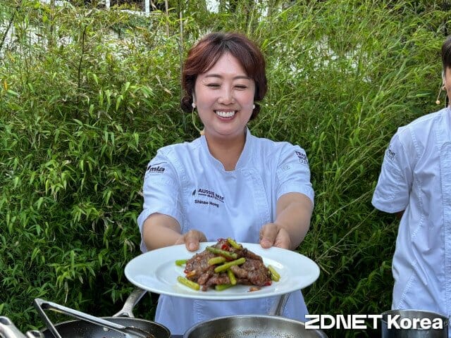 23일 '호주청정우 홍보대사 데모&고메디너'에서 요리를 시연 중인 홍신애 셰프
