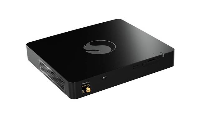 퀄컴 스냅드래곤 X 엘리트가 탑재된 개발자용 키트 / 출처=퀄컴테크날러지