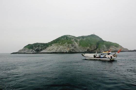제주도와 전남 완도군이 해상경계를 놓고 법적 다툼을 벌이고 있는 사수도 전경. 중앙포토