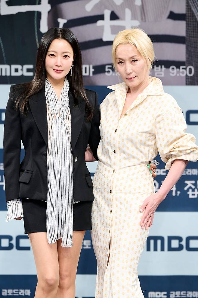 MBC 드라마 '우리, 집' 주연배우 김희선(왼쪽)과 이혜영 [MBC 제공. 재판매 및 DB 금지]