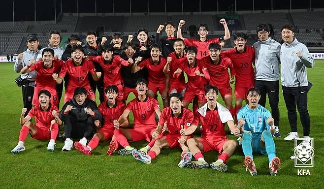 이창원 감독이 이끄는 19세 이하 축구대표팀이 중국 친선대회에 나선다. 사진은 지난해 10월 U18 EOU컵에 출전한 U-19 대표팀의 모습. (대한축구협회 제공)