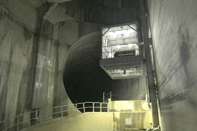 도쿄 시라코강 지하터널 입구부, 저수조(이중 방수문을 열고 들어가자마자 보이는 광경. 과학동아 제공