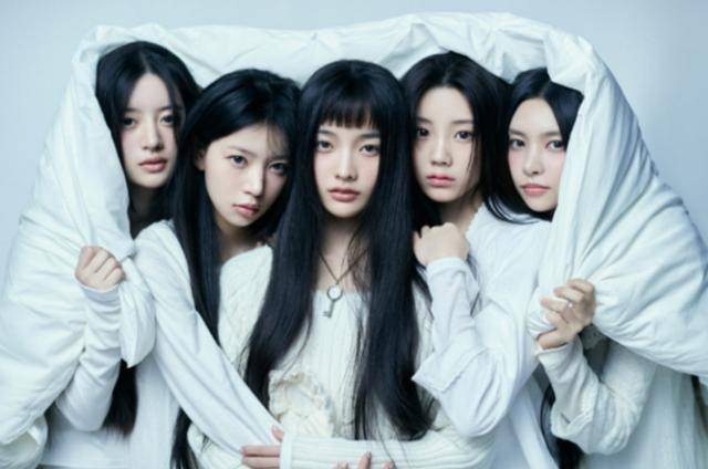 하이브와 어도어 민희진 대표의 내홍이 장기화 되고 있는 가운데, 그룹 아일릿(ILLIT) 멤버들이 각종 추측성 루머와 악플에 몸살을 앓고 있다. 빌리프랩 제공