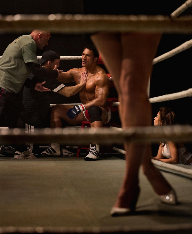 UFC 파이터 마크 커를 연기하는 드웨인 존슨. 드웨인 존슨 인스타그램