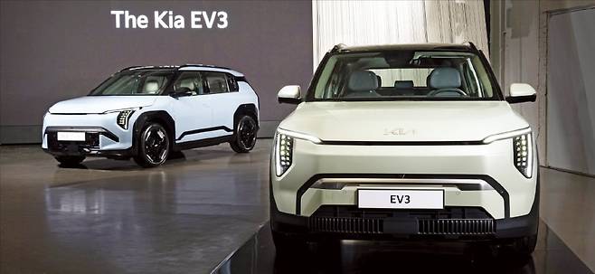 기아가 23일 처음 공개한 소형 전기 스포츠유틸리티차량(SUV) EV3.  /기아 제공