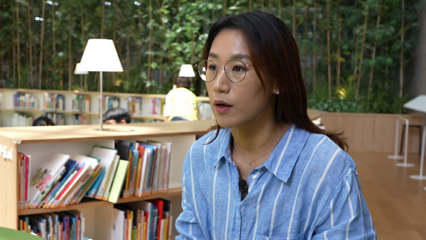 지난 22일 부산시 관광정책과 박현주 주무관이 비짓부산패스에 대해 설명하고 있다. 박혜원PD