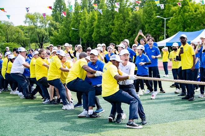 영남대가 ‘개교 77주년 기념 유학생 한마음 체육대회’를 개최했다. 영남대 제공