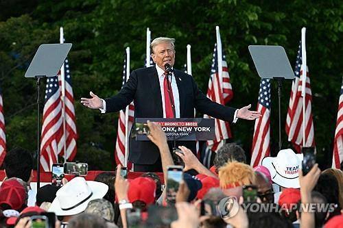 뉴욕 사우스브롱스에서 유세하는 트럼프 전 대통령/사진=AFP