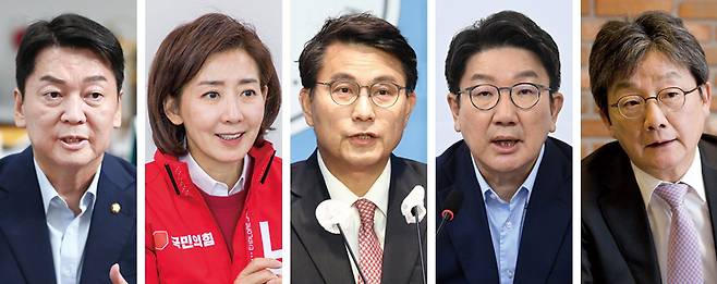 왼쪽부터 안철수 국민의힘 의원, 나경원 국민의힘 당선자, 윤상현 국민의힘 의원, 권성동 국민의힘 의원, 유승민 전 국민의힘 의원 ⓒ시사저널 이종현·박은숙·최준필