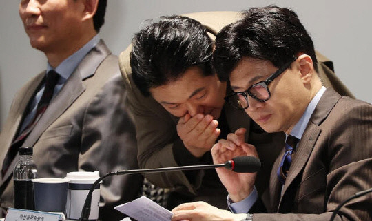 한동훈 전 비대위원장과 장동혁 의원. 연합뉴스