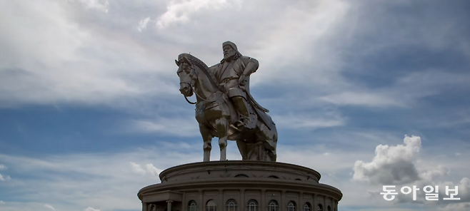 몽골 울란바토르에 있는 칭기즈 칸 동상. 사진 출처 Mongolian Tourism Organization