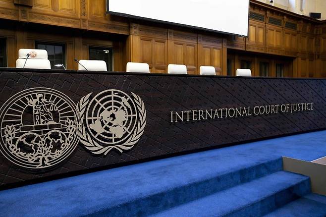 유엔 최고 재판소인 국제사법재판소(ICJ)가 24일(현지시간) 이스라엘에 라파 공격을 즉각 멈추라고 지시했다. ICJ의 판결은 직접 물리력은 없지만 국제사회의 압력을 강화하는 촉매가 될 전망이다. AFP 연합