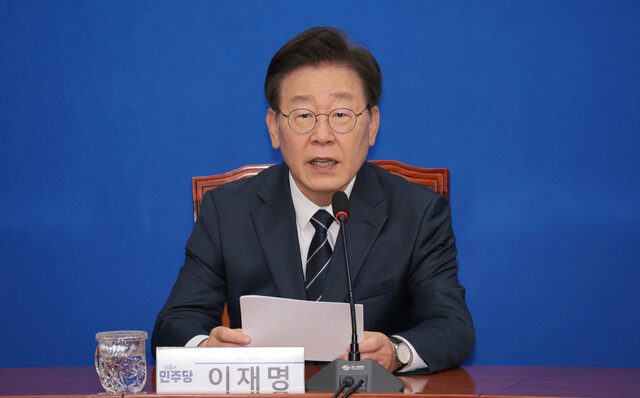 이재명 더불어민주당 대표가 25일 국회에서 연금개혁 관련 기자회견을 열고 발언하고 있다. 연합뉴스