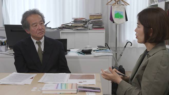 KBS와 인터뷰 중인 ‘니시무라 유키오’ 고쿠가쿠인 대학 교수