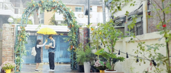 Ryu Sun-jae and Lim Sol's first acquaintance was shot at mong Ted, a cafe in Haenggung-dong, Suwon in Gyeonggi. [TVN]
