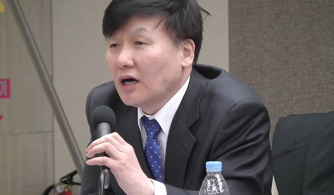 ▲2013년 문화미래포럼 등 보수 성향 단체가 주최한 세미나에서 발언하고 있는 김병재 영등위원장. 사진=유튜브 참깨방송 갈무리
