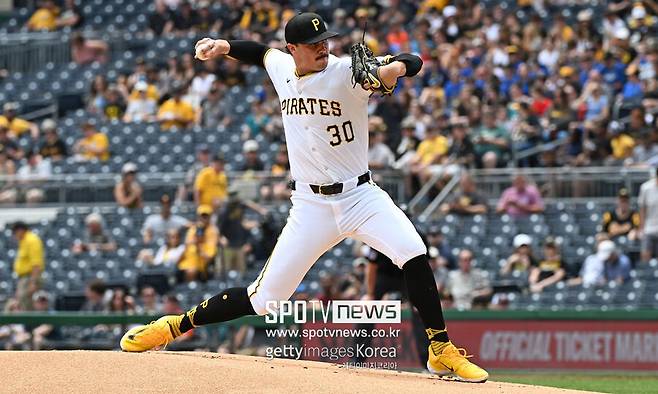 ▲ 스킨스의 스플링커는 스플리터 그립과 흡사하지만 싱커처럼 빠르게 구사되는 특징이 있다. 여기에 독특한 암 슬롯에서 나오기 때문에 좌우 타자 모두 상대하기가 쉽지 않다.