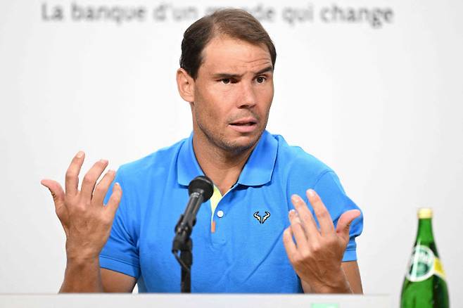 라파엘 나달이 25일(현지시간) 프랑스 파리에서 열린 프랑스 오픈 공식 기자회견에 참석해 질문에 답하고 있다. (사진=AFPBBNews)