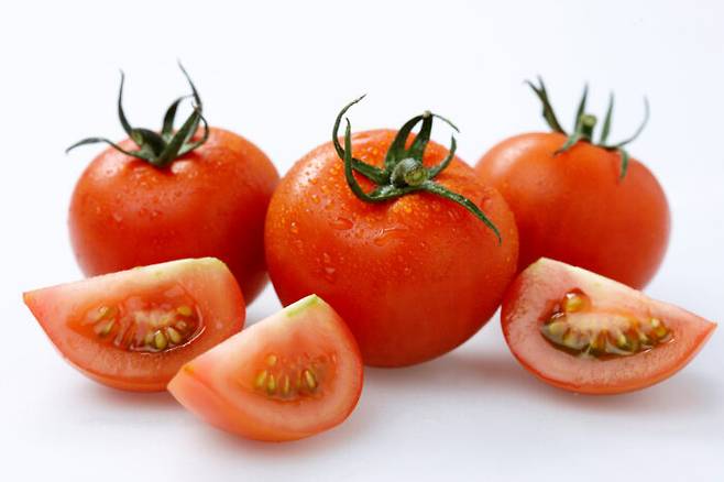 과일이냐 채소냐 논란은 있지만 토마토는 당분은 적고 영양이 풍부해 몸에 좋은 대표적인 건강식품이다. [사진=클립아트코리아]