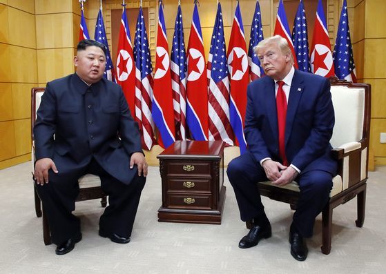 도널드 트럼프 미국 대통령과 김정은 북한 국무위원장이 지난 2020년 6월 30일 판문점 자유의 집에서 북미 정상회담을 가졌다. 뉴시스